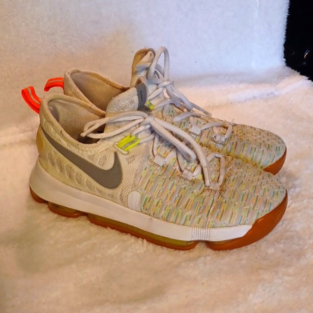 Nike Kevin Durent youth size 6.5